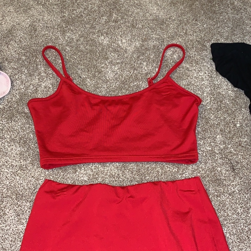 Red two piece - Picture 2 of 3